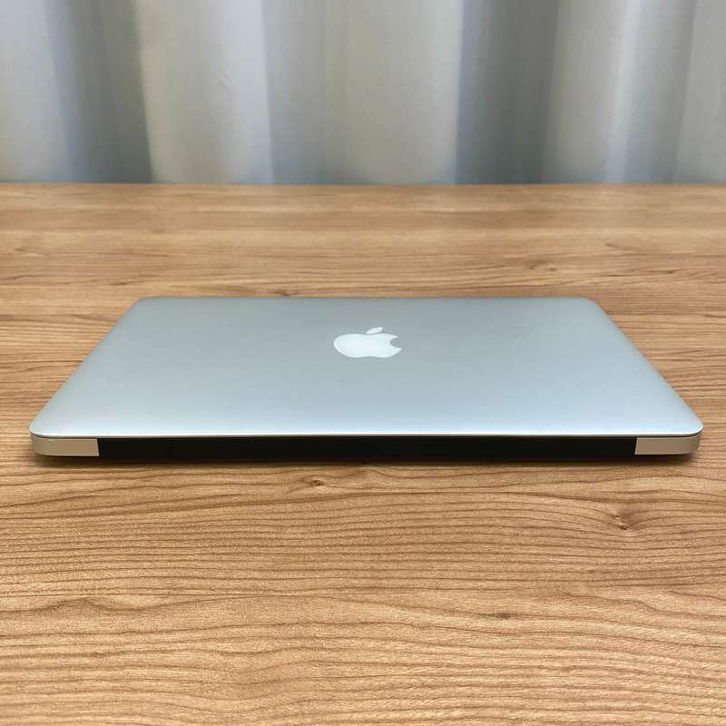 Apple MacBook Air 11 Inch 2014 | Intel Core i5 | 128GB SSD/4GB RAM | READ AD!