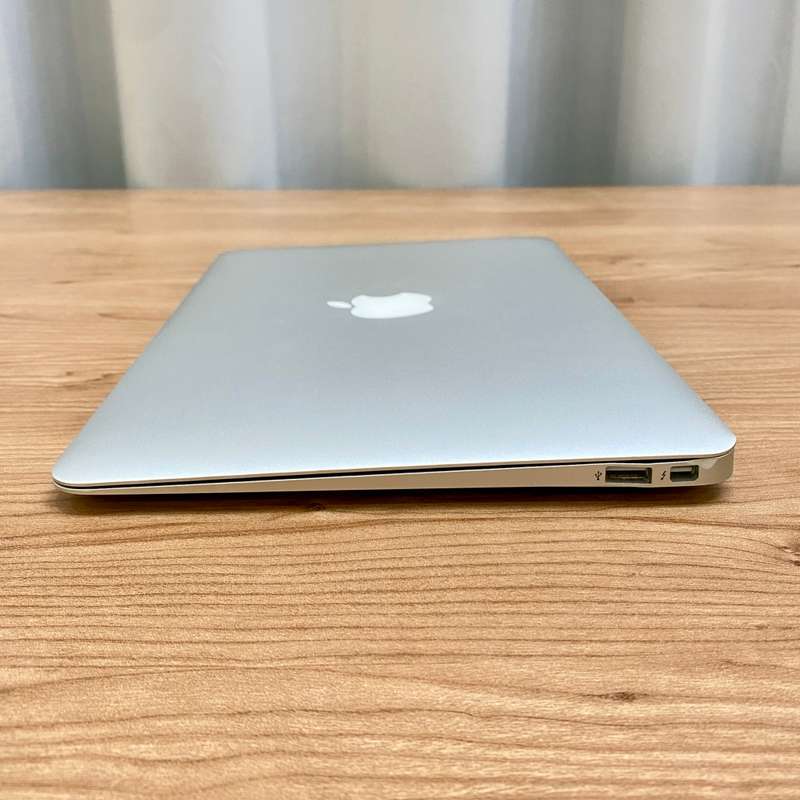 Apple MacBook Air 11 Inch 2014 | Intel Core i5 | 128GB SSD/4GB RAM | READ AD!
