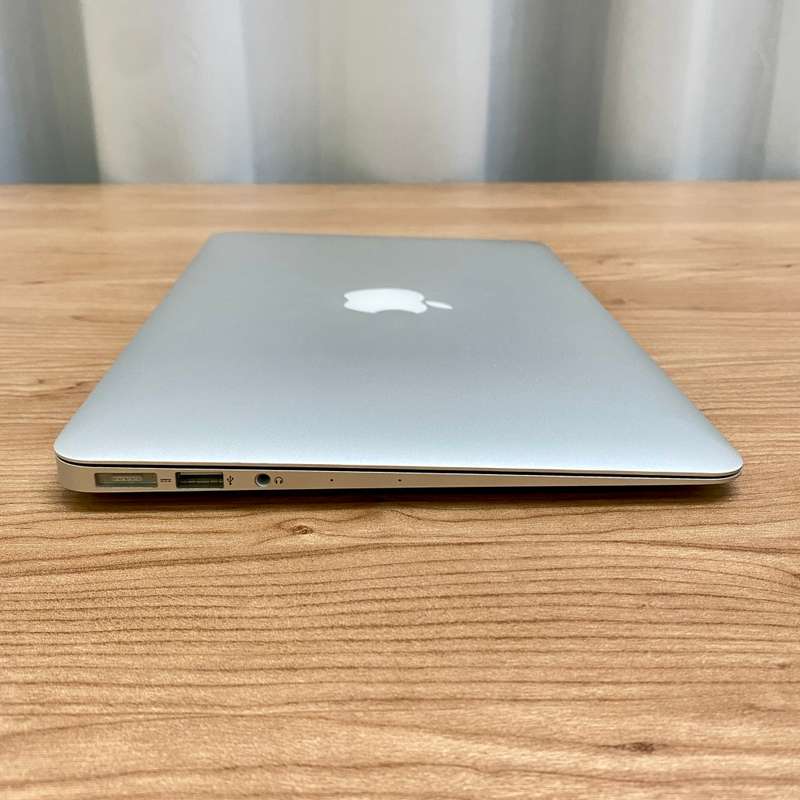 Apple MacBook Air 11 Inch 2014 | Intel Core i5 | 128GB SSD/4GB RAM | READ AD!