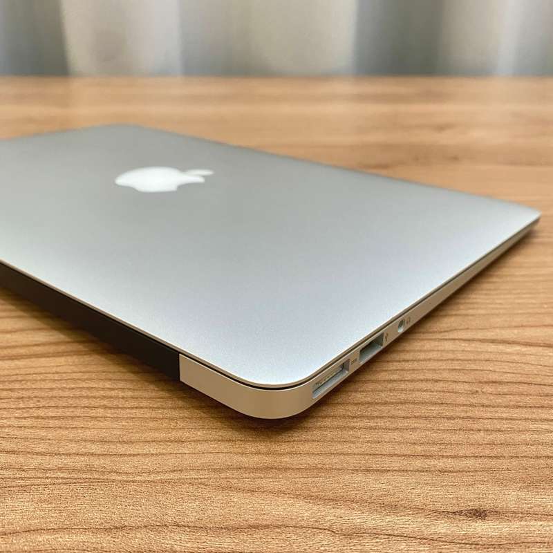 Apple MacBook Air 11 Inch 2014 | Intel Core i5 | 128GB SSD/4GB RAM | READ AD!