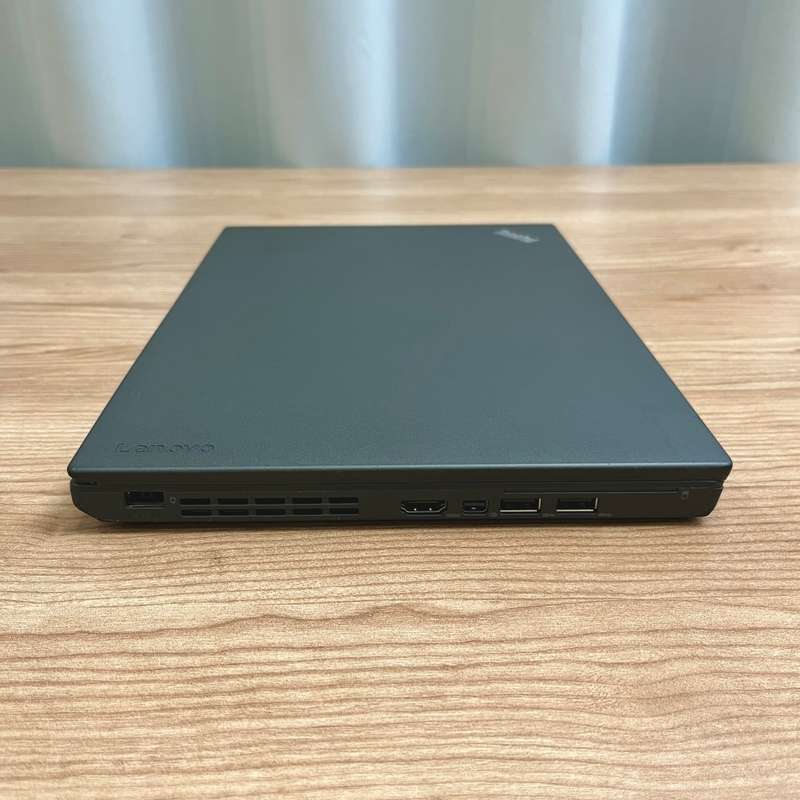 Lenovo ThinkPad X260 12.5 Inch UltraBook | Intel Core i5 | 256GB SSD | 8GB RAM | (1 Month Warranty)