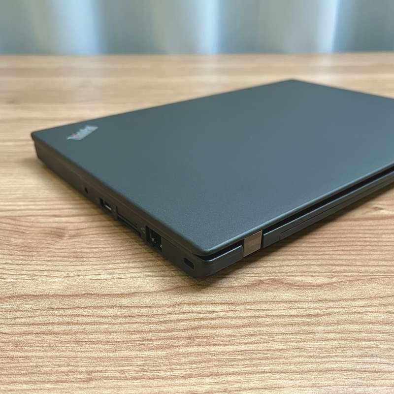 Lenovo ThinkPad X260 12.5 Inch UltraBook | Intel Core i5 | 256GB SSD | 8GB RAM | (1 Month Warranty)