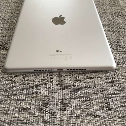 Apple iPad 5 Silver 32GB WiFi-Excellent Condition!