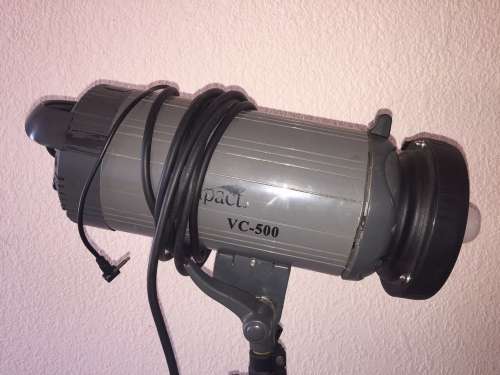 Impact Strobes 2 x 500w, 2 x 100w plus Vagabond battery pack.