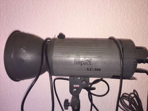 Impact Strobes 2 x 500w, 2 x 100w plus Vagabond battery pack.
