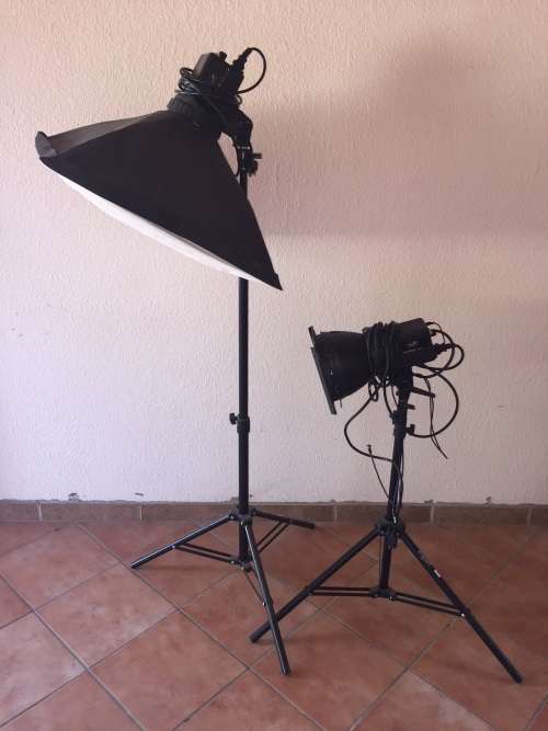 Impact Strobes 2 x 500w, 2 x 100w plus Vagabond battery pack.