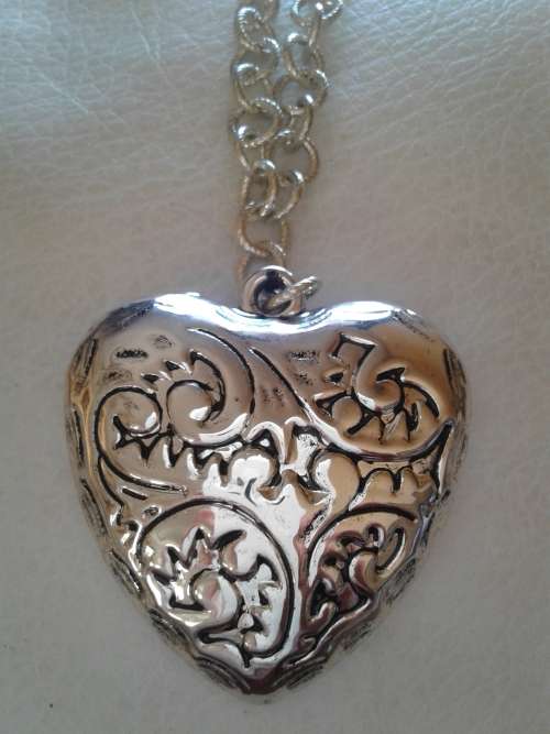 SILVER PLATED HEART PENDANT AND CHAIN