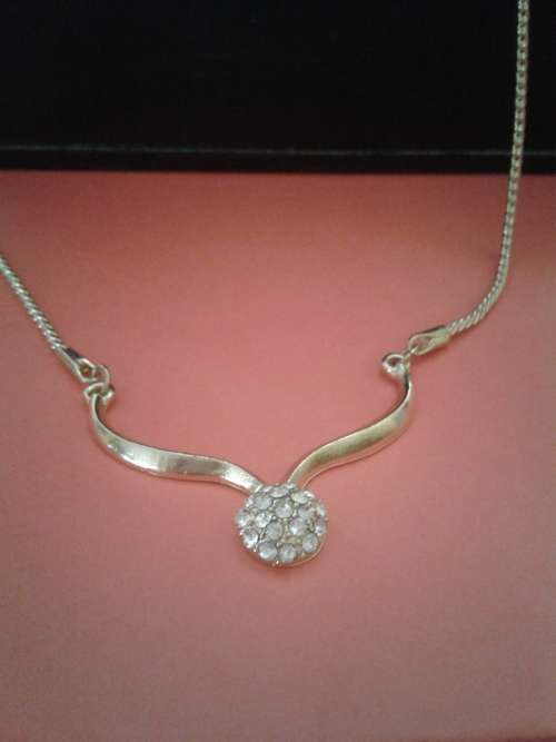AUSTRALIAN CRYSTAL GOLD PLATED NECKLACE