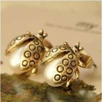 VINTAGE STYLE BEETLE PEARL EAR RING STUDS