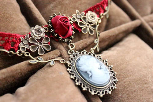 ***LATEST FASHION*** VINTAGE CHARM CHOKER