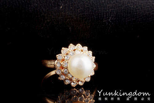 18 KT GOLD PLATED  FAUX PEARL RING SIZE 8