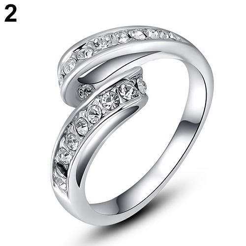 9 KT GOLD PLATED RHINESTONE FANCY RING SIZE 8