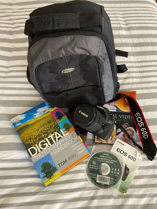 Canon 60D SLR Professional Camera 18-135mm Lens +Bonus Bag and Books