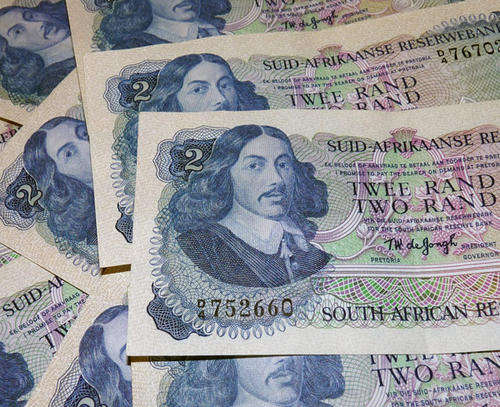 Lot of 70 Old Two Rand Notes - take 1, 2, 3 or all of them