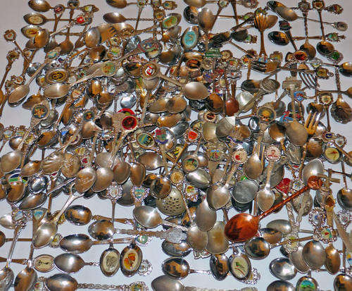 Lot of 200 Souvenir spoons, take 1,2,3 or all of them !!!!!