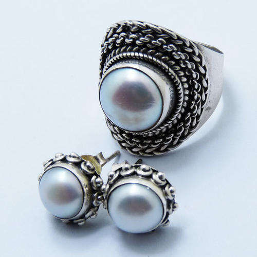12 Hours only !!!! Vintage Solid Sterling Genuine Pearl Earrings & Ring set - Size 7