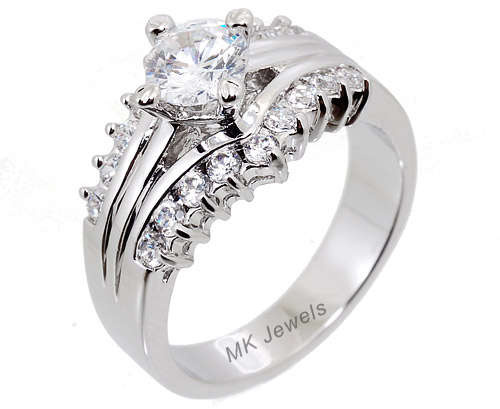 !!! GORGOUES !!! 6ct Simulated diamond Ring - Size 8