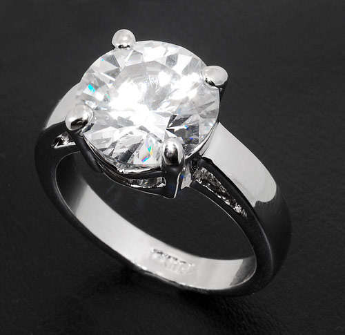 !!! WOW !!! 11mm Simulated diamond Ring - Size 8