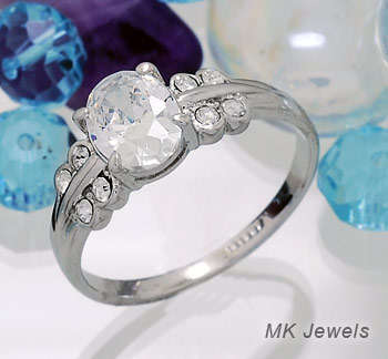 !!! GORGOUES !!! Simulated diamond Ring - Size 8