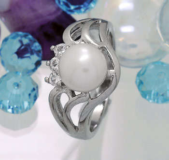GORGEOUS!!! Genuine Freshwater Pearl ring - Size 7