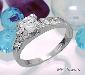 !!! GORGOUES !!! Simulated diamond Ring - Size 8