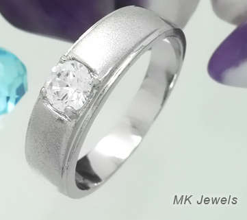 Gorgeous 5mm Brillaint round cut sim diamond ring - Size 7