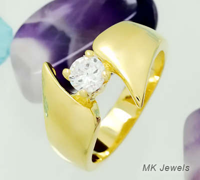 Gorgeous Brilliant round cut simulated diamond ring - Size 8