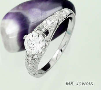 Gorgeous modern dress ring with simulated diamonds - Size 8