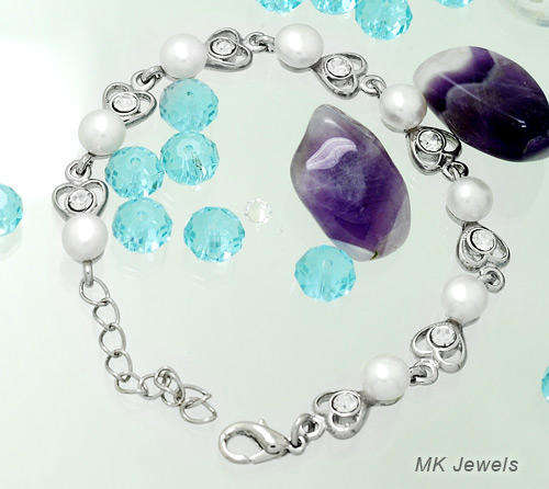 White Genuine Freshwater Pearl Bracelet with heart shaped links, gorgeous!!!!!