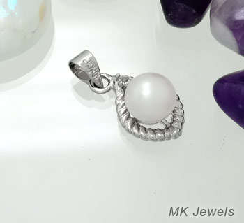 Genuine white Freshwater Pearl 18ct GP pendant & Chain