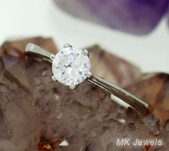 JUST IN !!!! Gorgeous 1ct simulated diamond engagement ring - Size 7