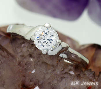 !!! GORGOUES !!! Simulated 1.25ct diamond Ring - Size 8