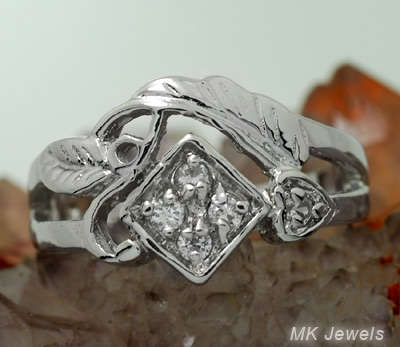 GORGEOUS !!!! .65ct simulated diamond Leaf motif designer ring - Size 8