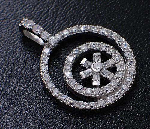 JUST IN !!!! Gorgeous 4.5ct SOLID Sterling Silver Circle Pendant