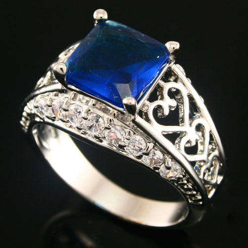 Breathtaking Simulated Royal Blue Sapphire & Diamond ring - Size 7