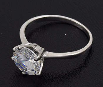 Stuning ring in 18ct gold Plating - size 11