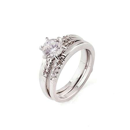 Stunning 2 piece simulated diamond ring - Size 7.5