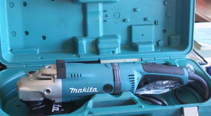 Makita angle grinder GA 9030