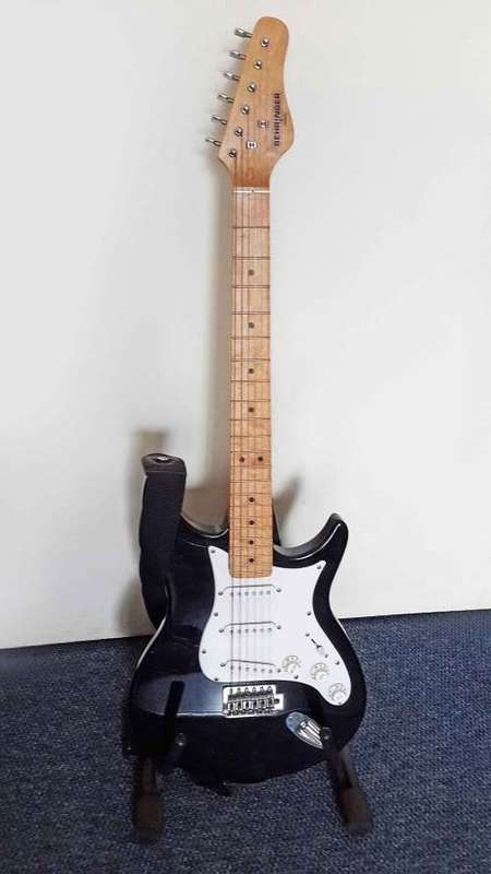 Behringer Electric Guitar