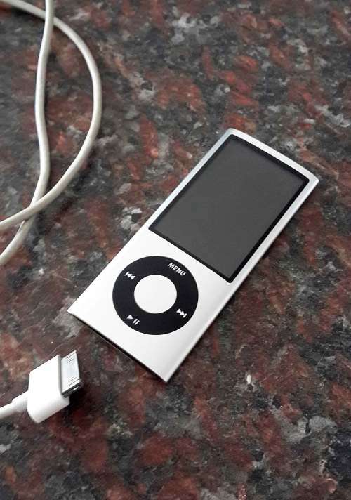 Ipod Nano 8GB and Speakers