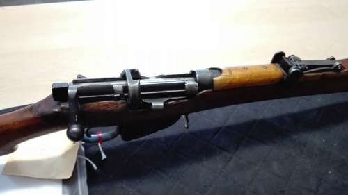 De Activated .303 Lee Enfield rifle.