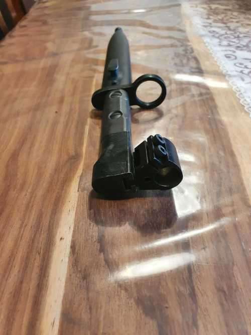 Bayonet with barrel lug adapter to fit R4 / Galil rifle.