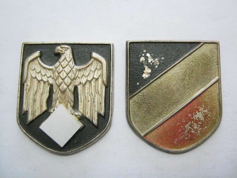 WW 2 Pith Helmet Badges.