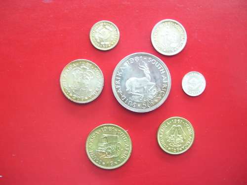 1961 UNC full coin set .