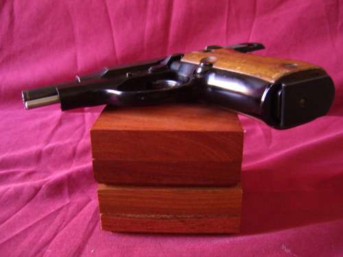 DEACTIVATED!!! Beautiful Pietro Beretta Mod84 9mm Short Pistol. Exellent Collectors Piece.