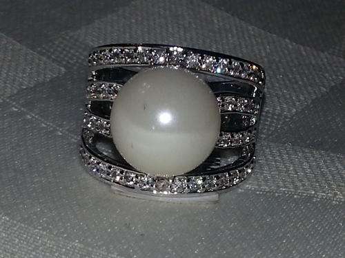 STUNNING St/S PEARL RING, SIZE 6(M)