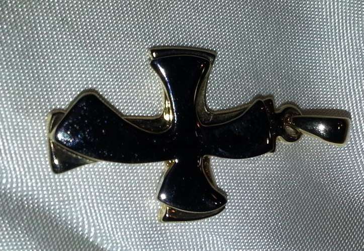 GORGEOUS GOLD AND SILVER CROSS PENDANT!