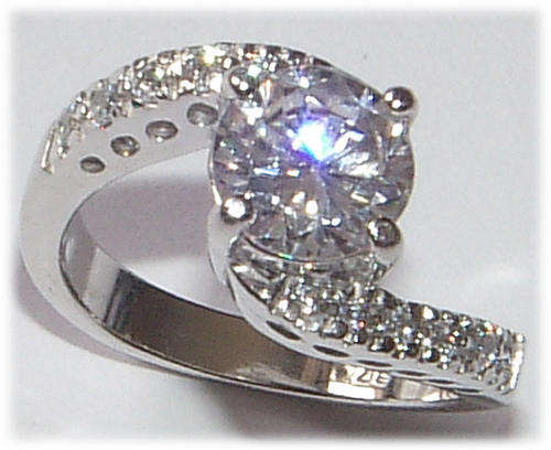 BEAUTIFUL WHITE CZ STERLING SILVER RING SIZE 7(17mm)
