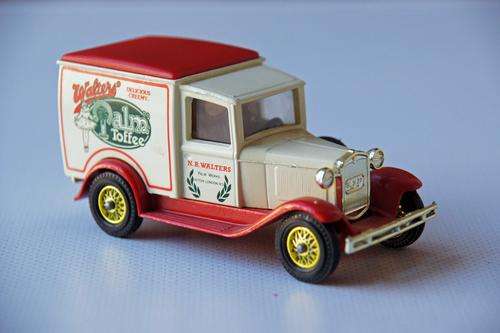 MATCHBOX YESTERYEAR Y-22-1 FORD MODEL A VAN "PALM TOFFEE"