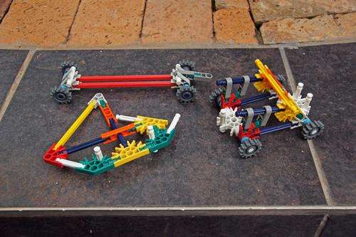 K'NEX CONSTRUCTION SET TO BUILD 5 DIFFERENT MODELS